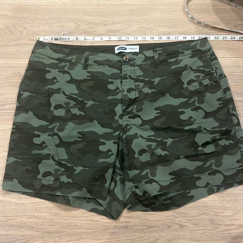 Old Navy Everyday High Rise Short 7in